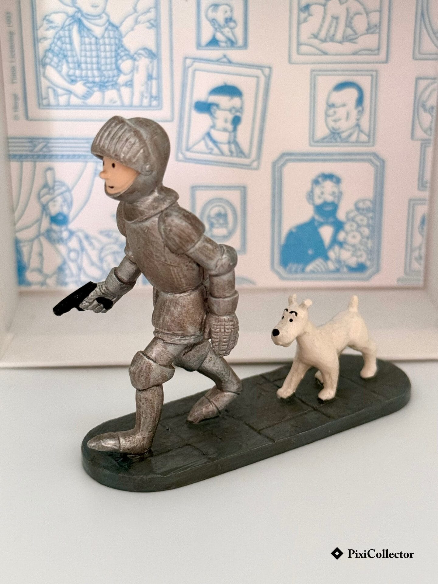 Tintin en armure et Milou - PixiCollector.com Pixi figurine Tintin en métal Tintin en armure et Milou (réf. 4562) – vue de face