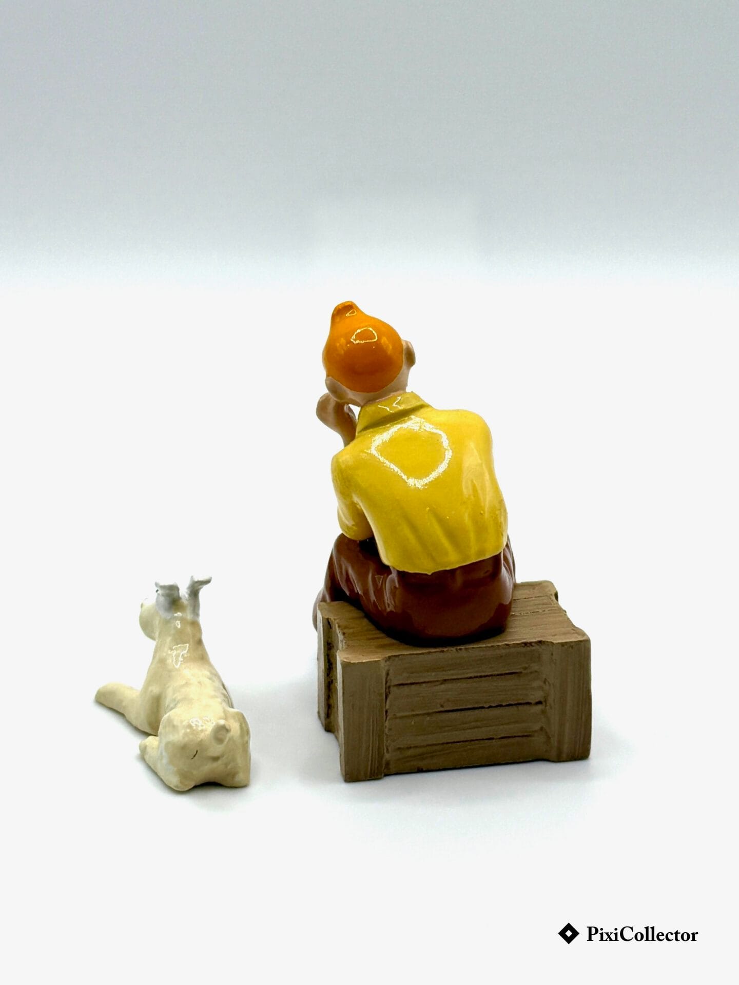 Tintin caisse - PixiCollector.com Pixi figurine Tintin en métal Tintin caisse (réf. 46904) – vue de dos