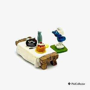 Ensemble de 2 figurines Pixi Schtroumpfs Mini Village en métal « Le Schtroumpf Gourmand à table - 2 fig. » (réf. 2708), vue de profil